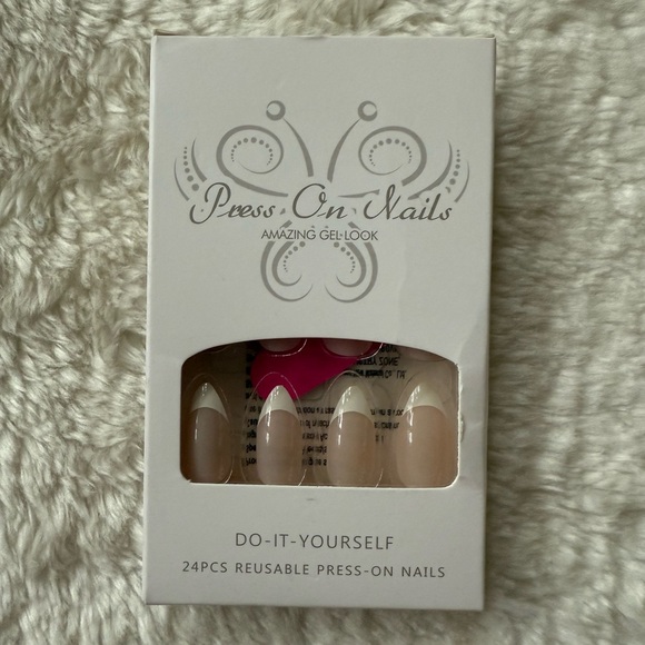 2 sets of Press-on Nails - Picture 3 of 8